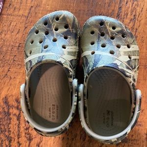 Crocs / Camoflauge / Great Condition.